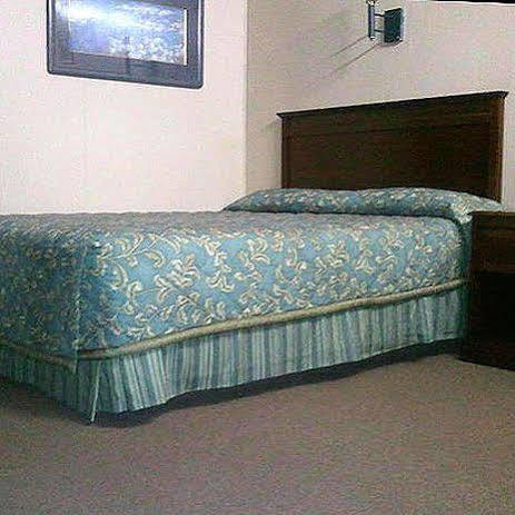Capri Motel Avoca Room photo